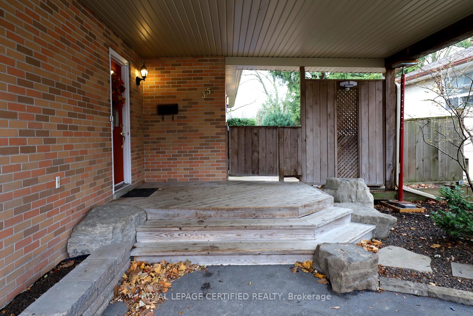 Photo 4 of 35 Ladore Drive, Brampton, Brampton South — HOMEH