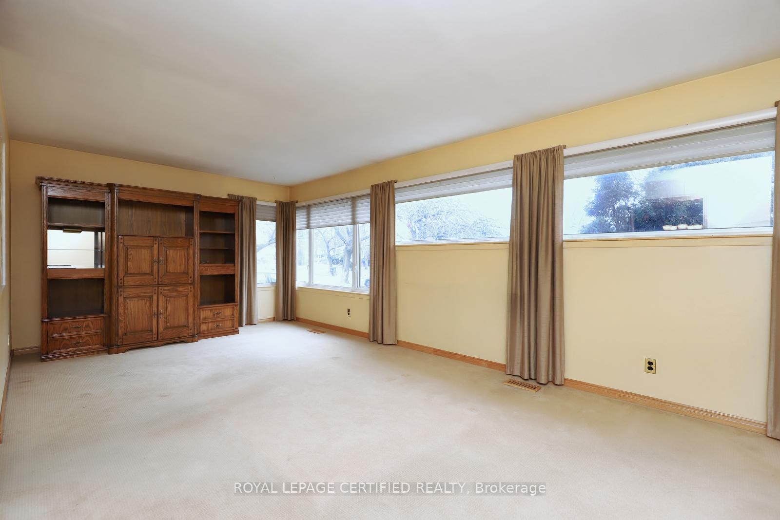 Photo 6 of 35 Ladore Drive, Brampton, Brampton South — HOMEH
