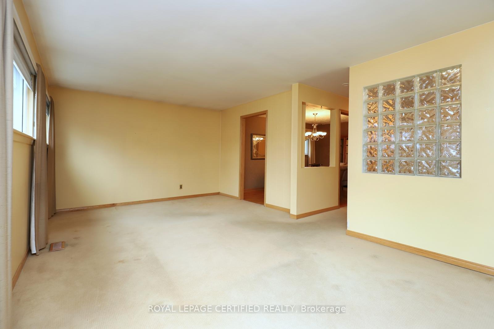 Photo 7 of 35 Ladore Drive, Brampton, Brampton South — HOMEH