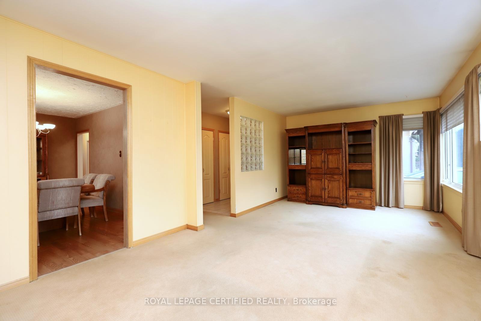 Photo 8 of 35 Ladore Drive, Brampton, Brampton South — HOMEH
