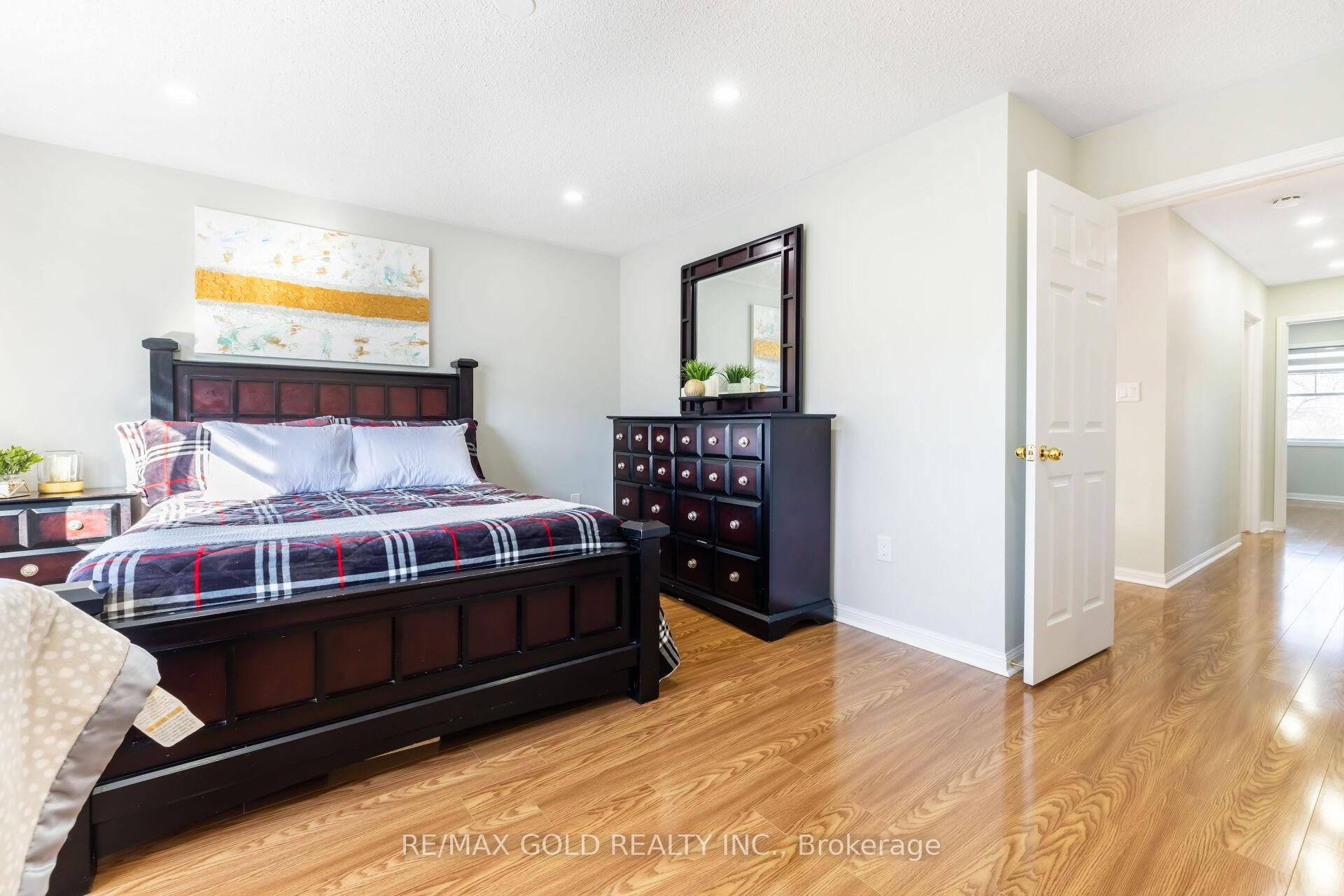 Photo 68 of 210 Owlridge Drive, Brampton, Credit Valley — HOMEH