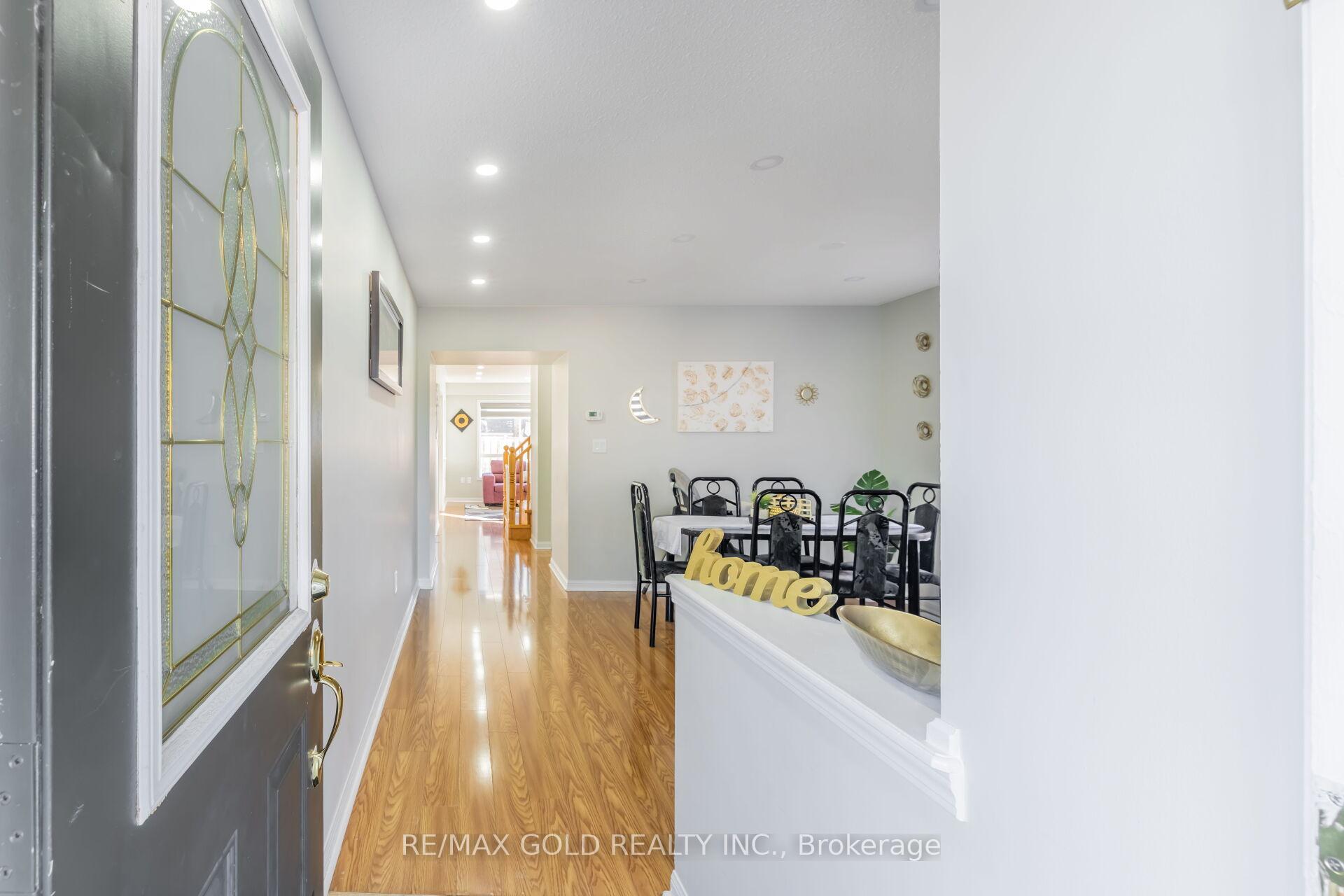 Photo 4 of 210 Owlridge Drive, Brampton, Credit Valley — HOMEH