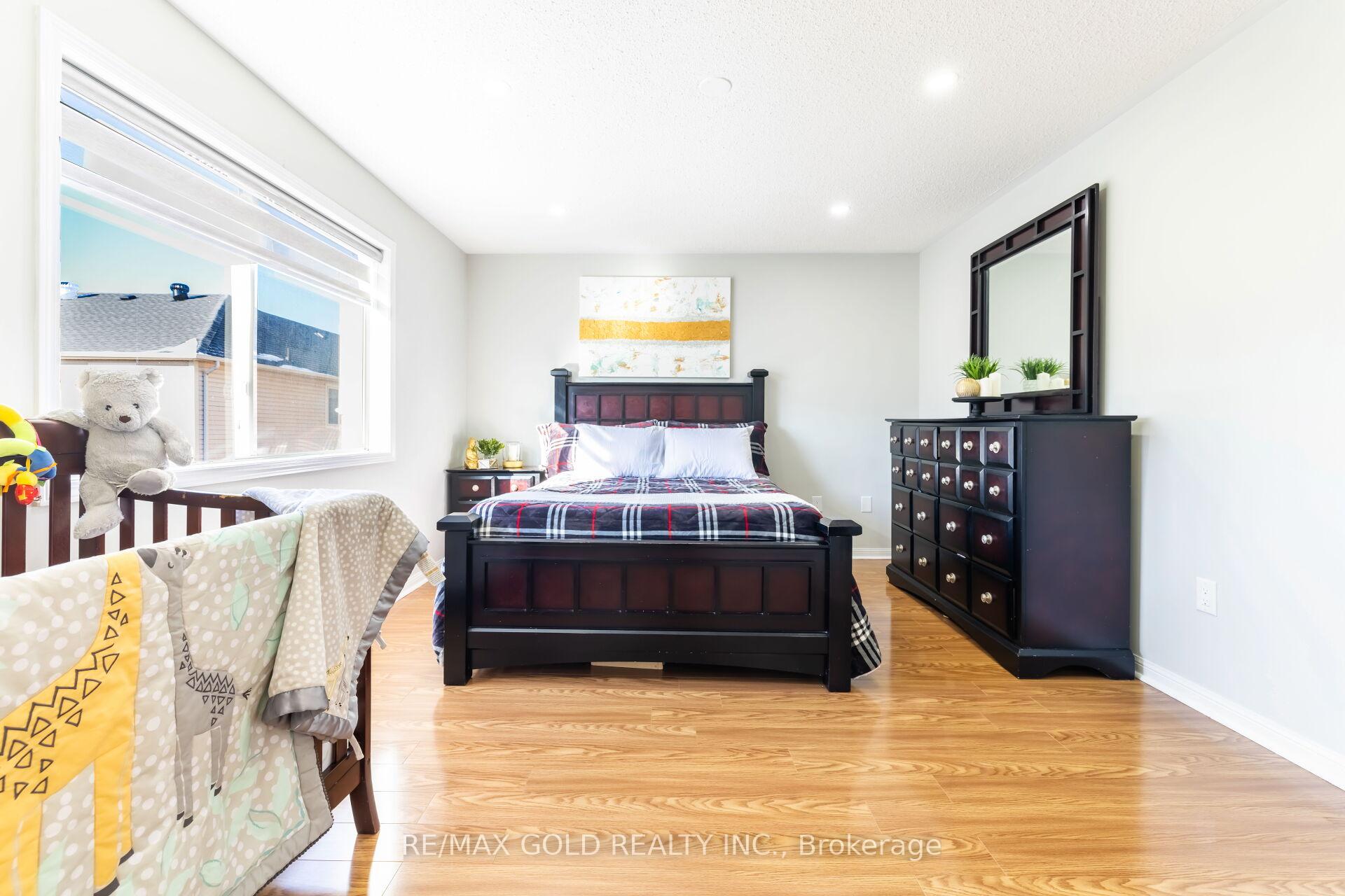 Photo 47 of 210 Owlridge Drive, Brampton, Credit Valley — HOMEH