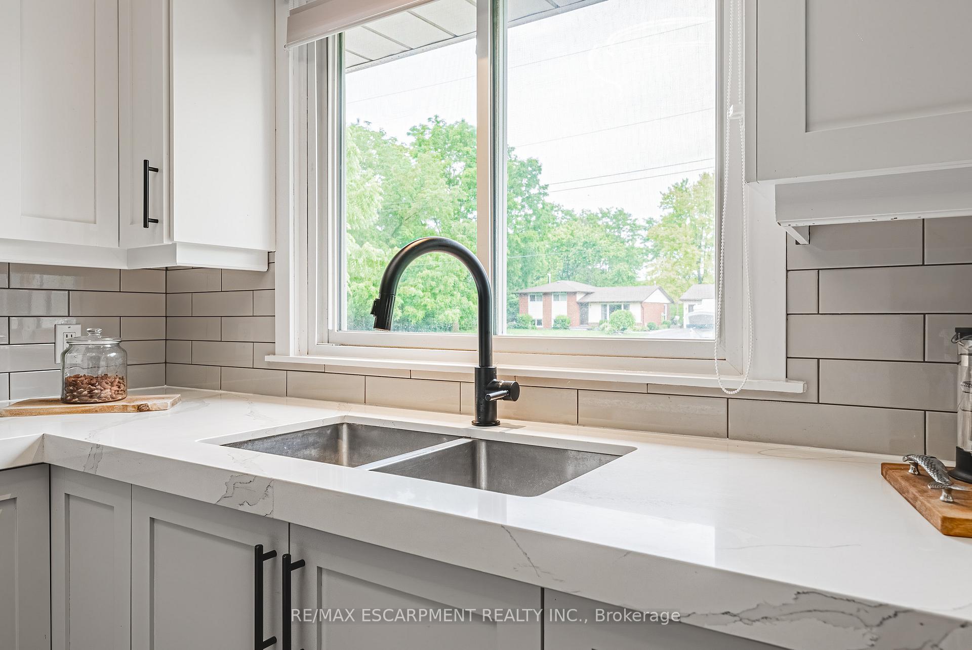 Photo 8 of 1451 6th Con Road W, Hamilton, Rural Flamborough — HOMEH