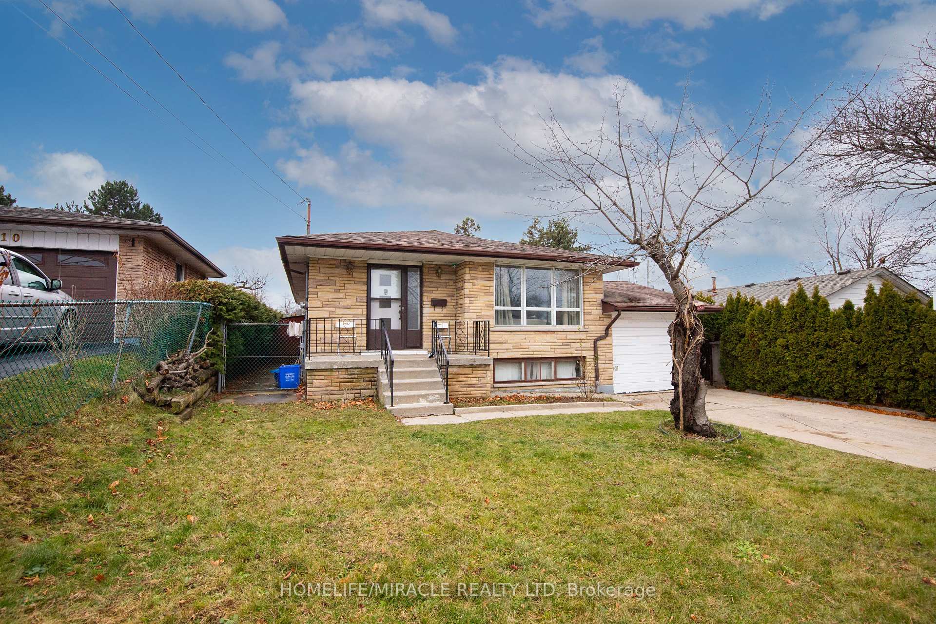 Photo 2 of 6 Glenmurray Court S, Hamilton, Red Hill — HOMEH