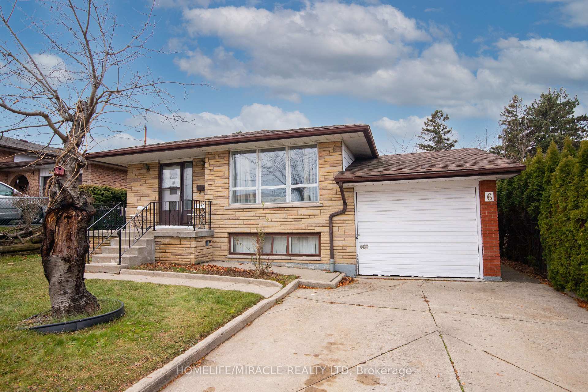 Photo 3 of 6 Glenmurray Court S, Hamilton, Red Hill — HOMEH
