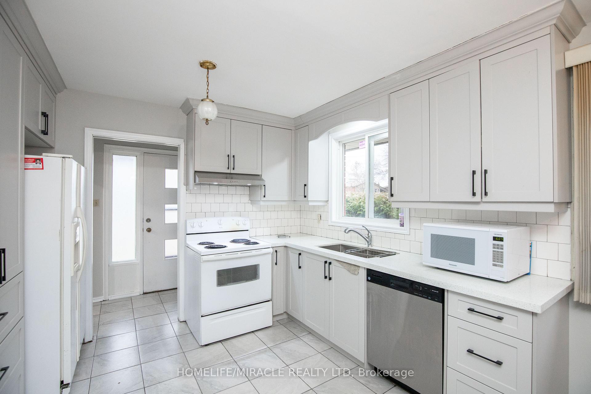 Photo 5 of 6 Glenmurray Court S, Hamilton, Red Hill — HOMEH