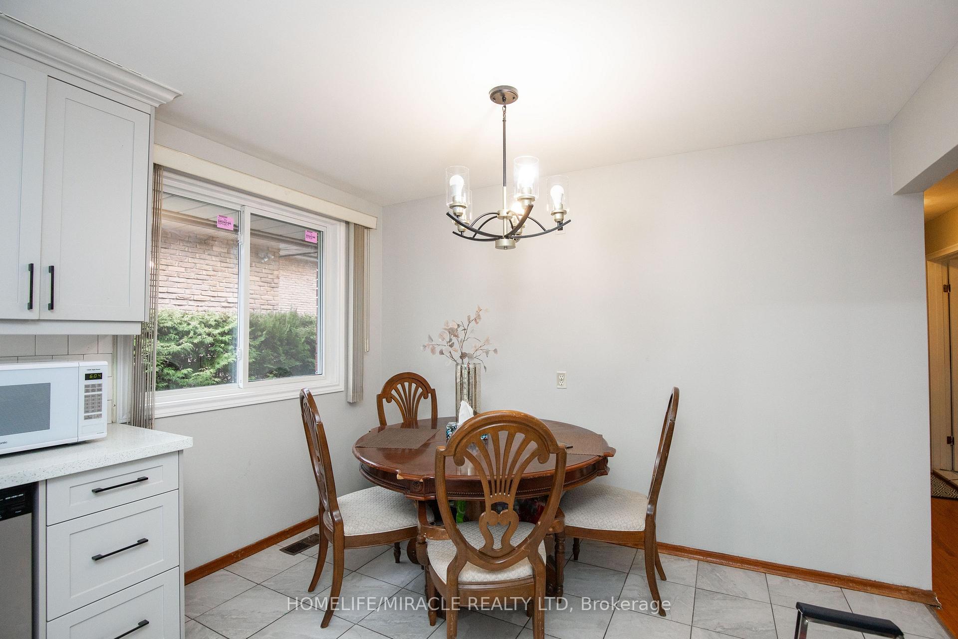 Photo 7 of 6 Glenmurray Court S, Hamilton, Red Hill — HOMEH