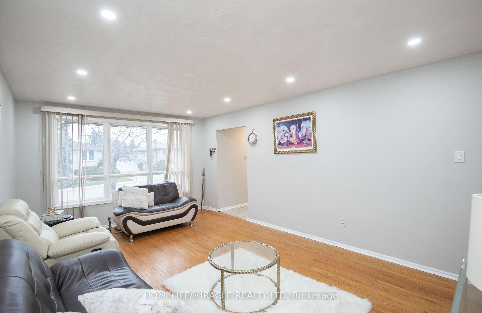 Photo 10 of 6 Glenmurray Court S, Hamilton, Red Hill — HOMEH