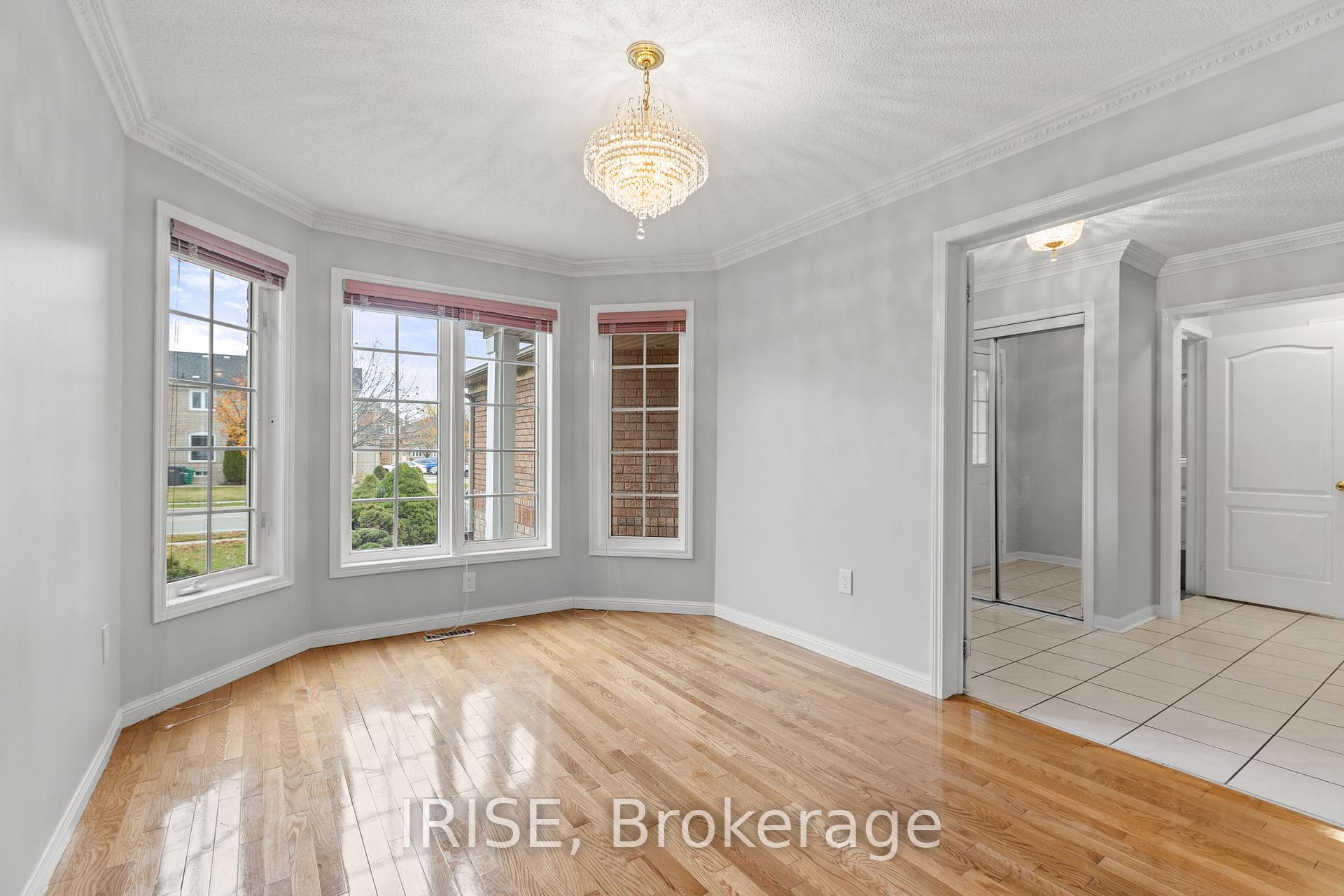 Photo 5 of 185 Mountainberry Road, Brampton, Sandringham-Wellington — HOMEH