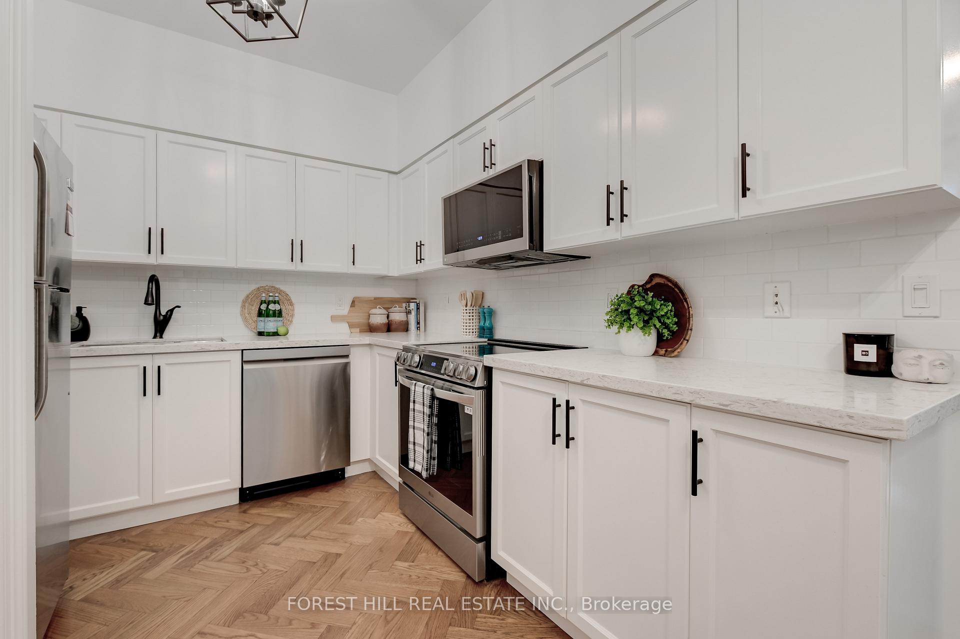 Photo 4 of Unit 307, 120 Lombard Street, Toronto, Church-Yonge Corridor — HOMEH