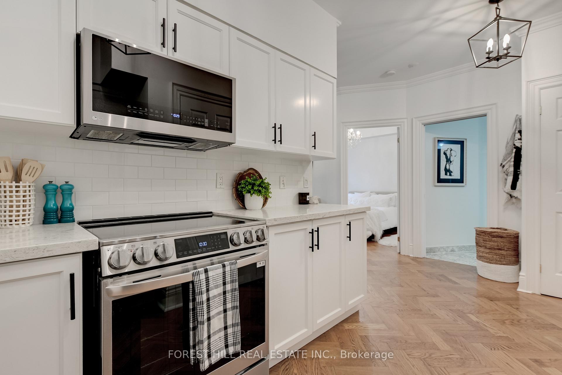 Photo 2 of Unit 307, 120 Lombard Street, Toronto, Church-Yonge Corridor — HOMEH