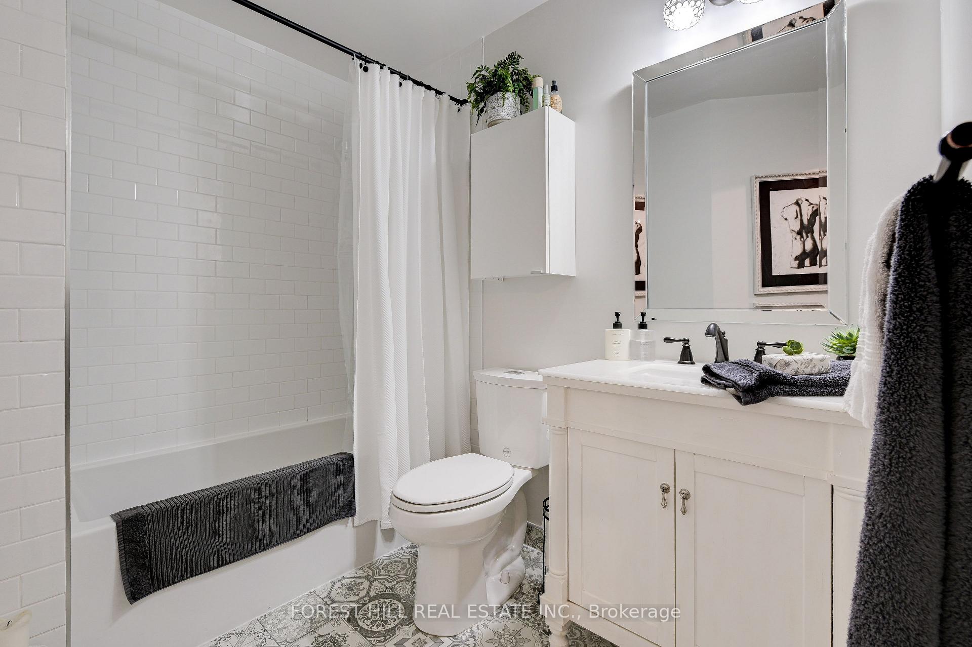 Photo 10 of Unit 307, 120 Lombard Street, Toronto, Church-Yonge Corridor — HOMEH
