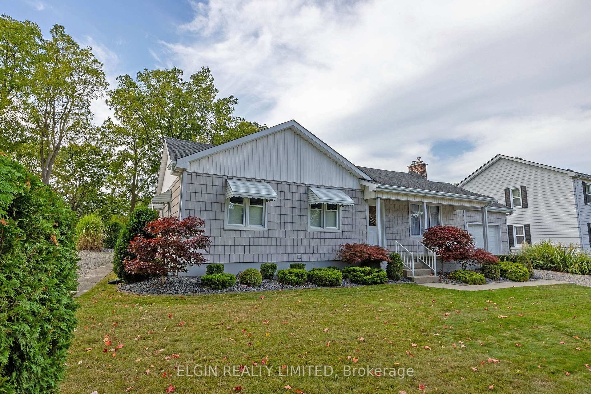 Photo 3 of 22 Fairview Avenue, St. Thomas — HOMEH