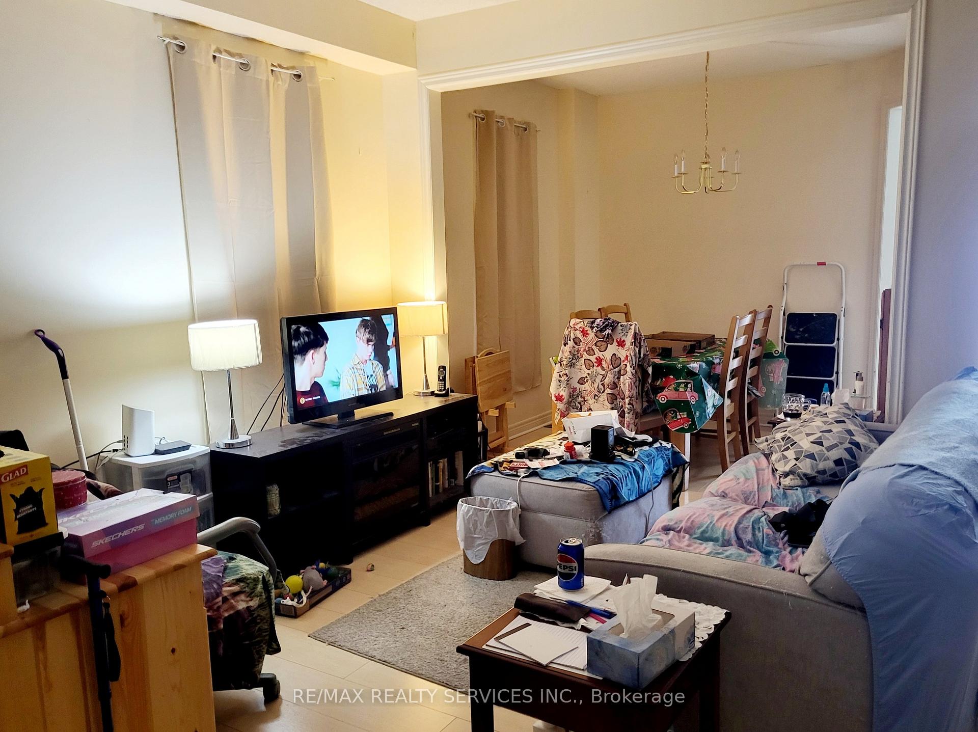 Photo 5 of 64 Harbourtown Crescent, Brampton, Madoc — HOMEH