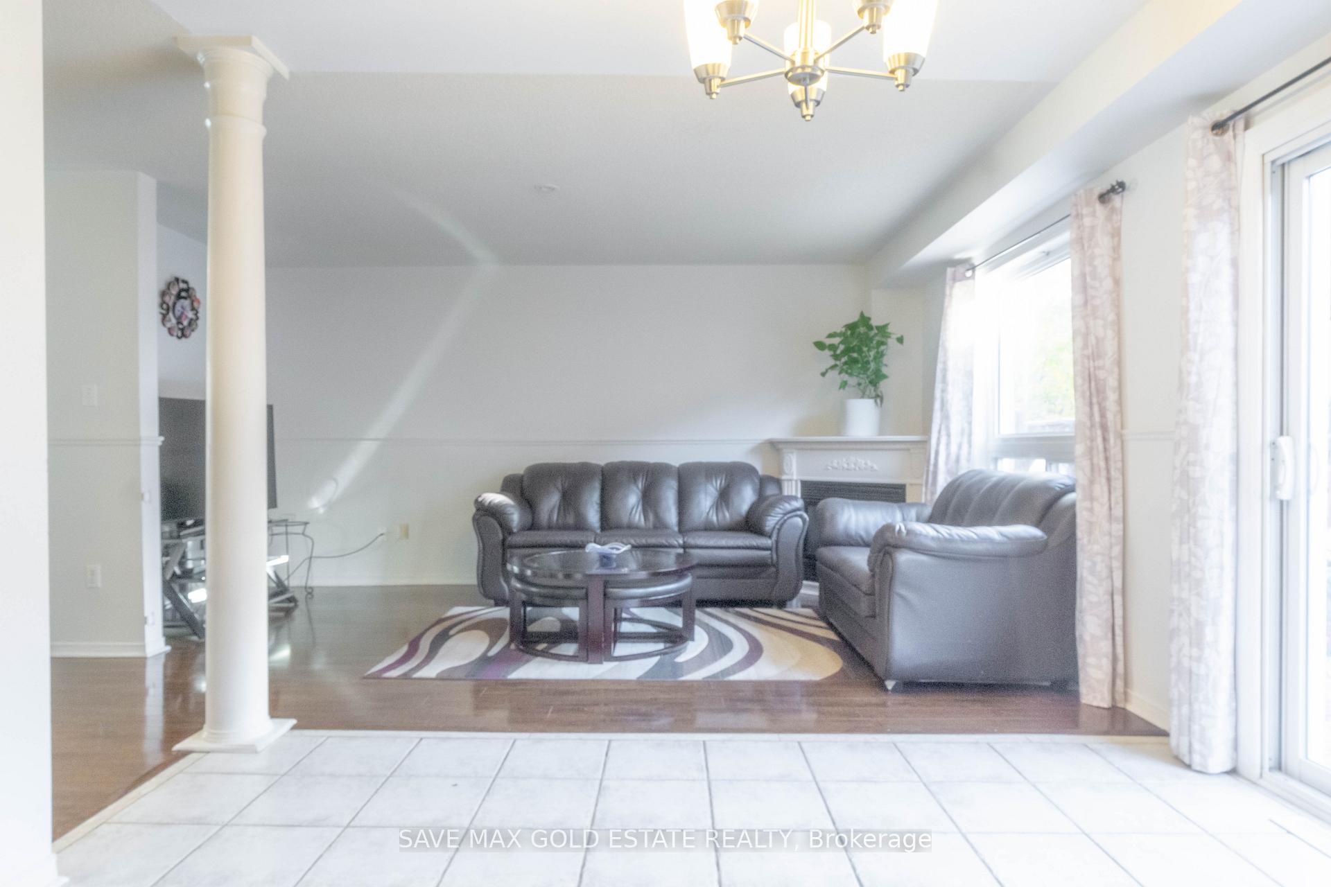 Photo 11 of 75 Saintsbury Crescent, Brampton, Sandringham-Wellington — HOMEH
