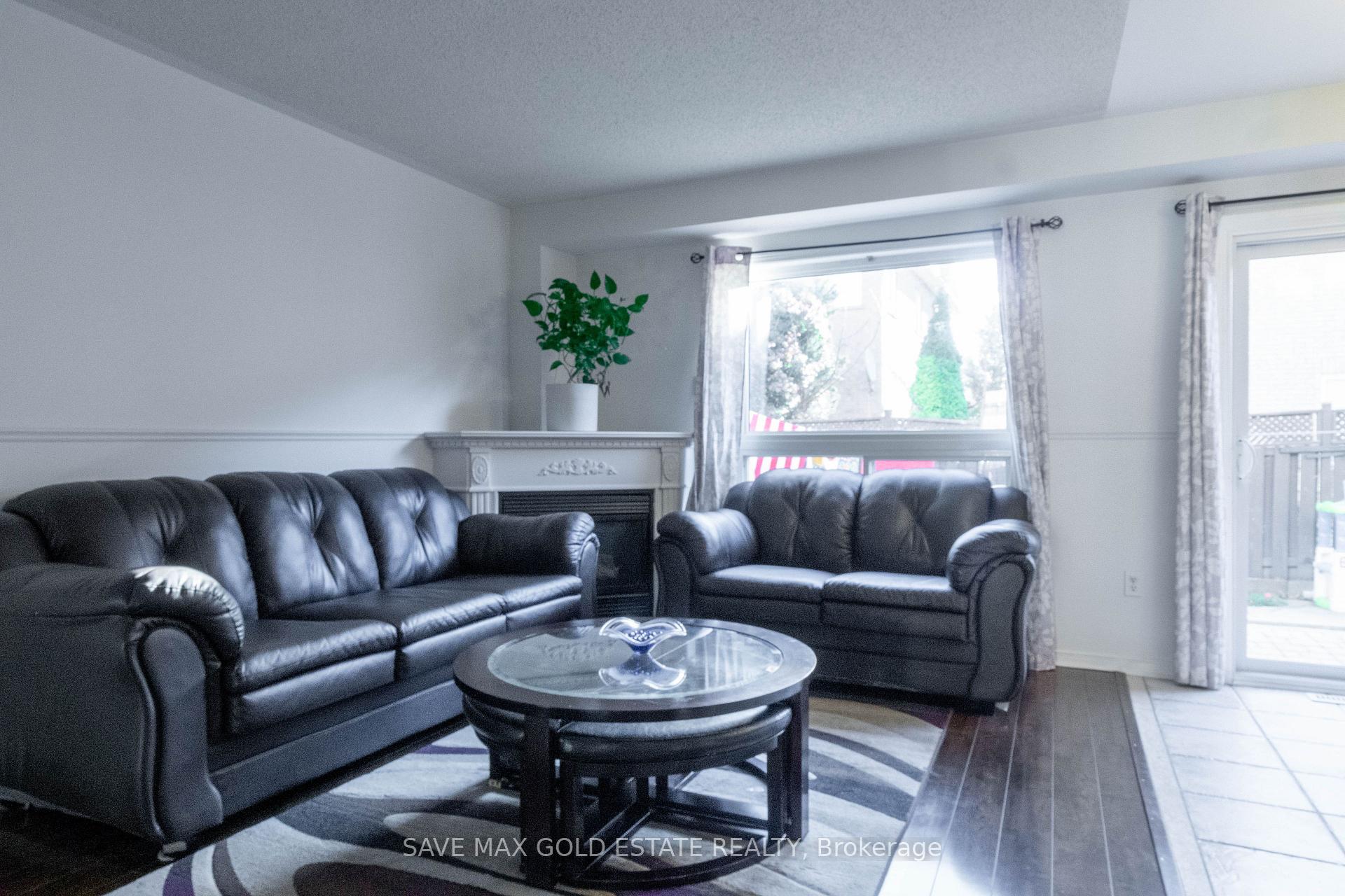 Photo 12 of 75 Saintsbury Crescent, Brampton, Sandringham-Wellington — HOMEH