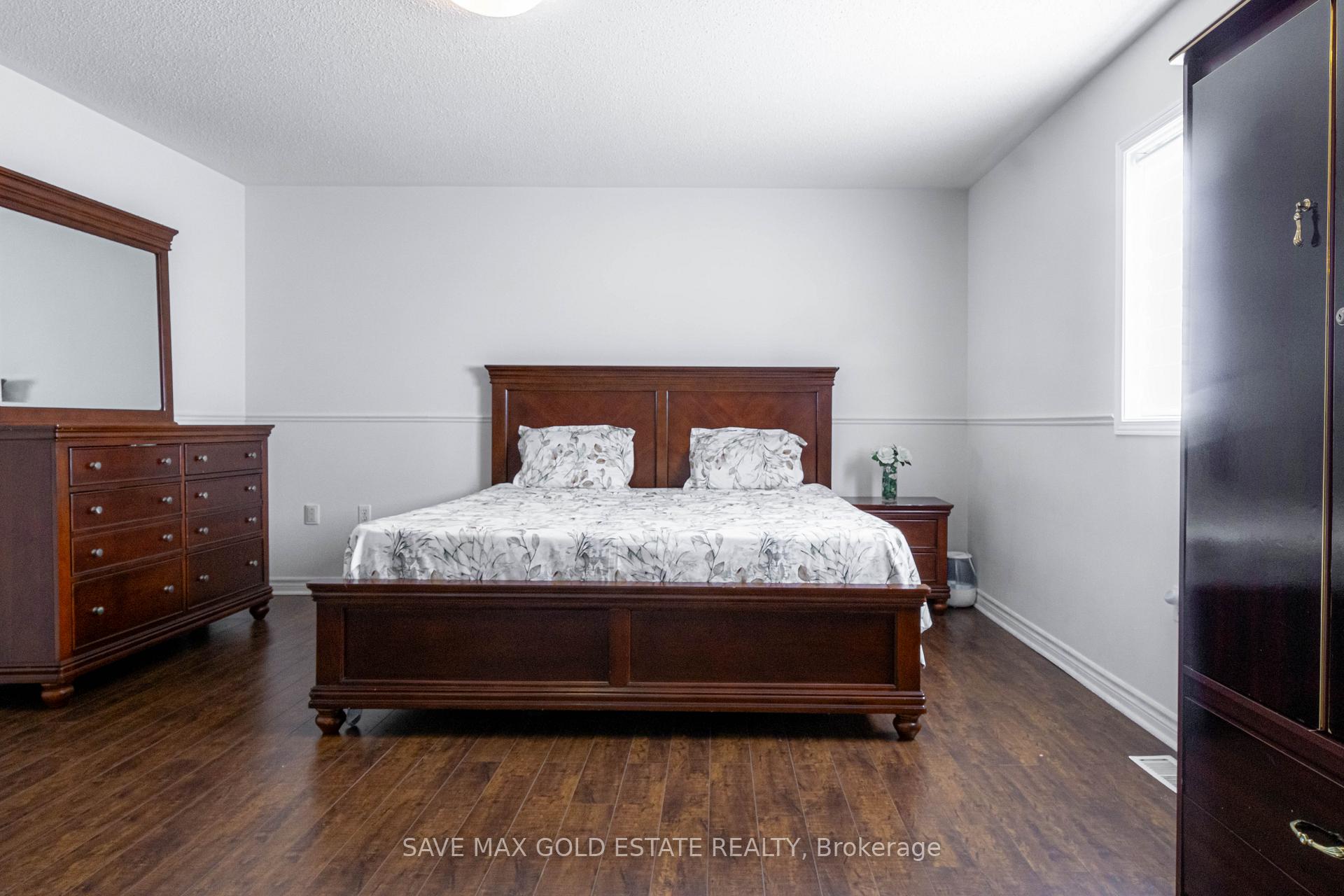 Photo 16 of 75 Saintsbury Crescent, Brampton, Sandringham-Wellington — HOMEH