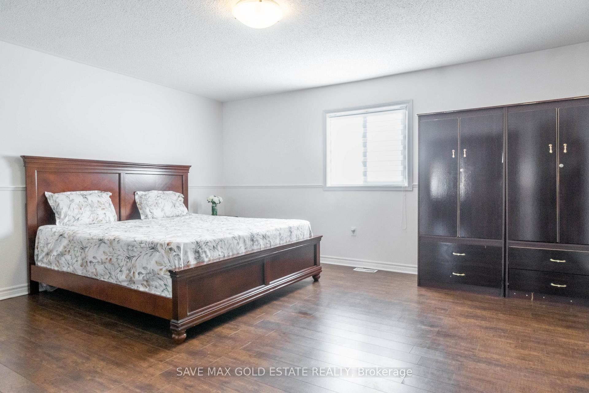 Photo 17 of 75 Saintsbury Crescent, Brampton, Sandringham-Wellington — HOMEH