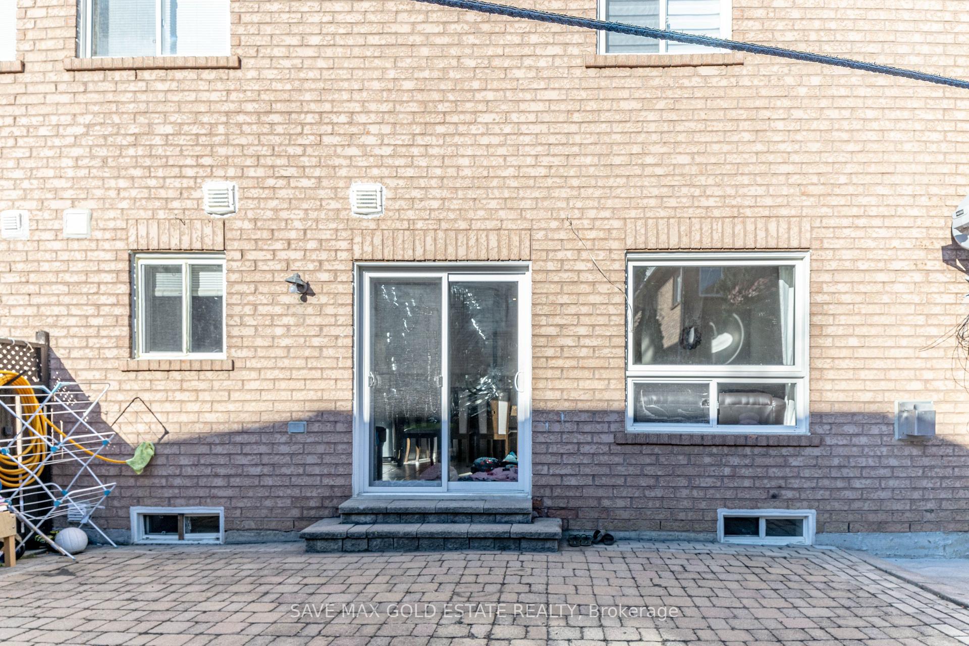 Photo 25 of 75 Saintsbury Crescent, Brampton, Sandringham-Wellington — HOMEH