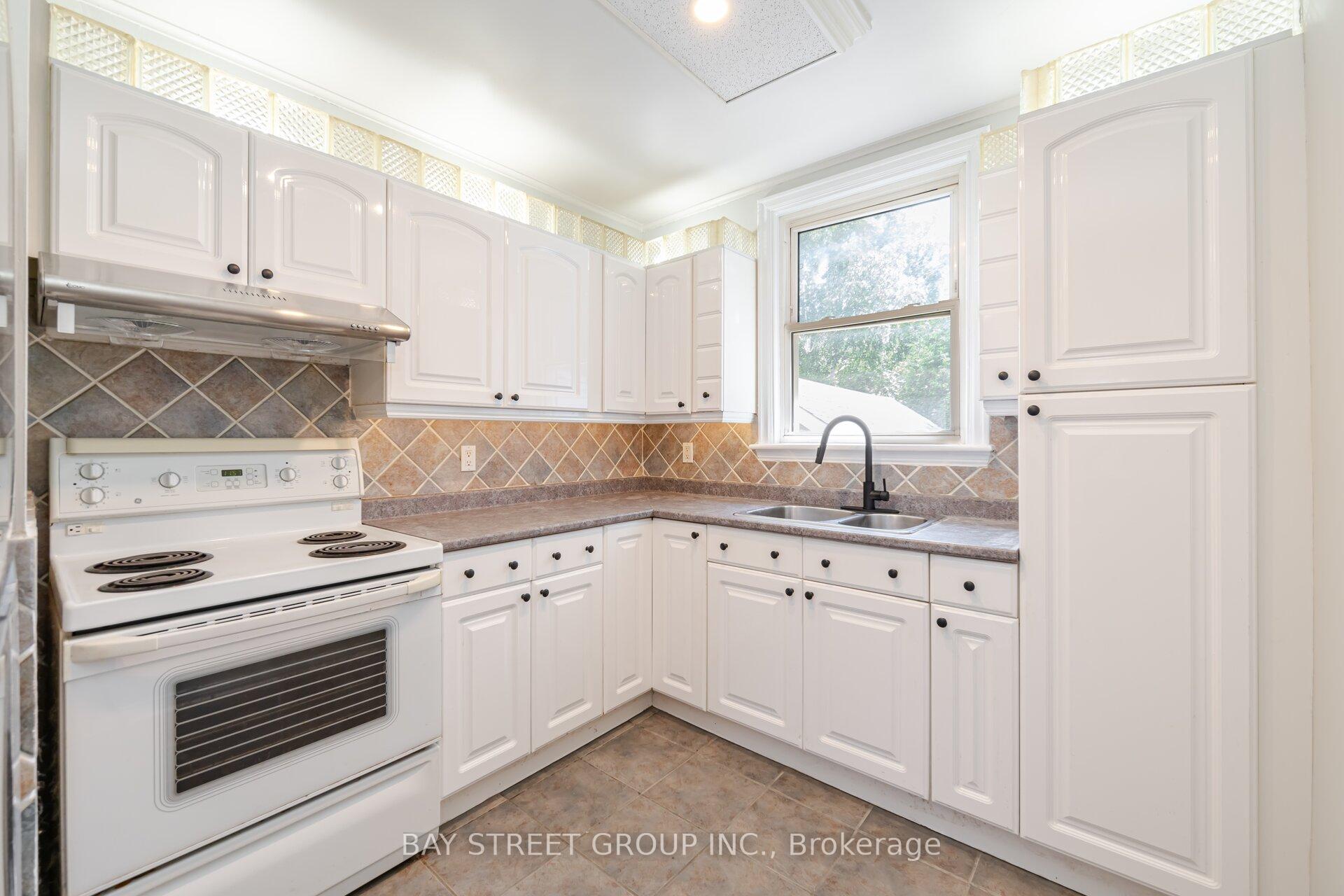 Photo 8 of 81 East 11th Street, Hamilton, Inch Park — HOMEH