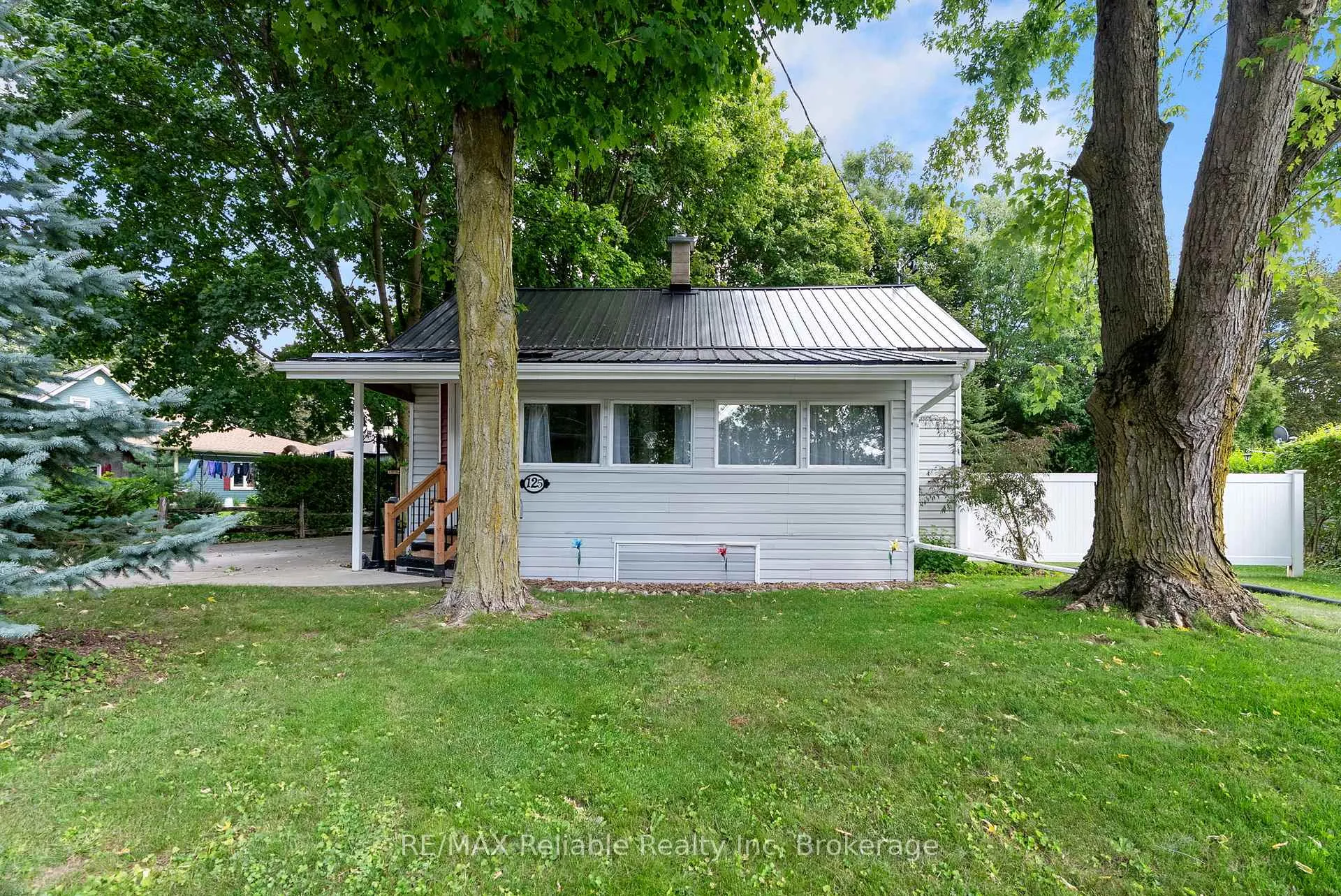 Photo 5 of 125 North Street S, Central Huron, Clinton — HOMEH