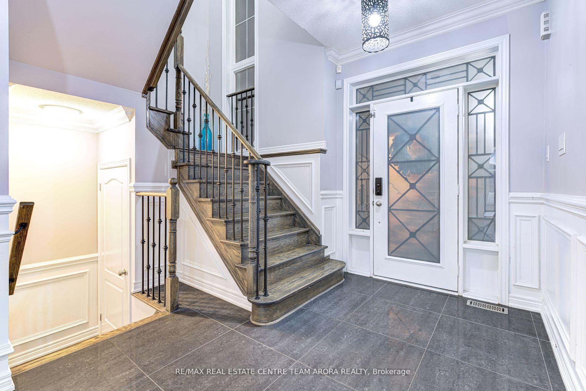 Photo 3 of 17 Junetown Circle, Brampton, Credit Valley — HOMEH