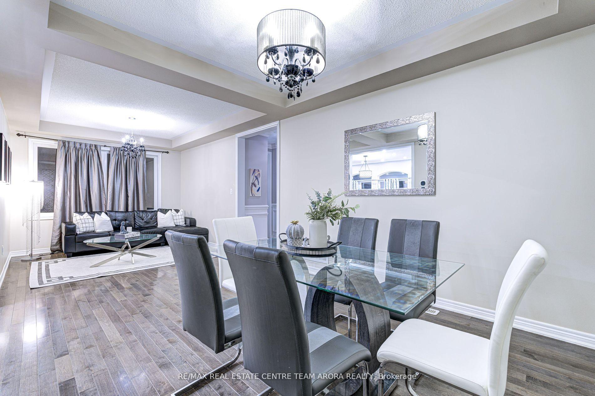 Photo 8 of 17 Junetown Circle, Brampton, Credit Valley — HOMEH