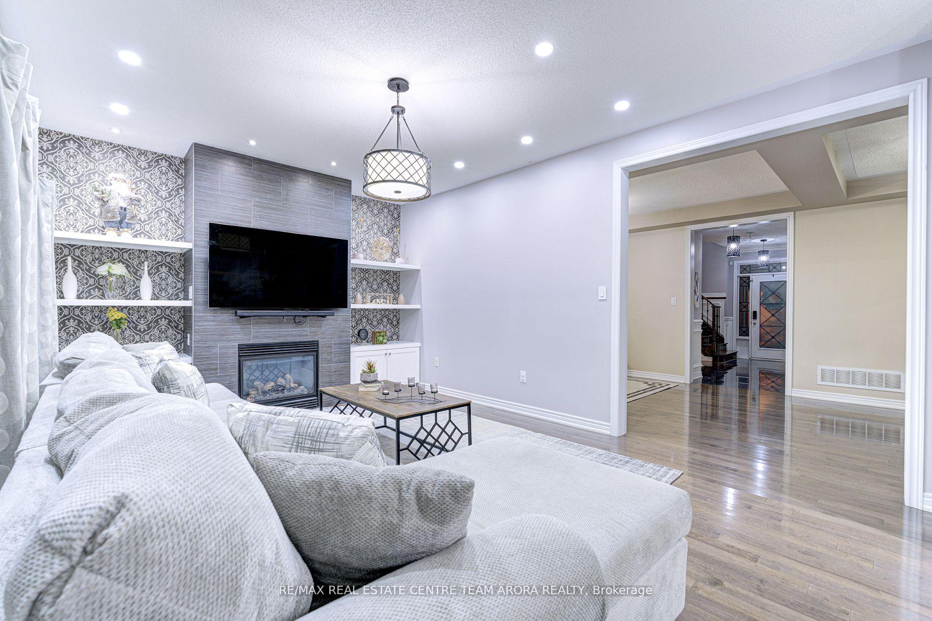 Photo 10 of 17 Junetown Circle, Brampton, Credit Valley — HOMEH