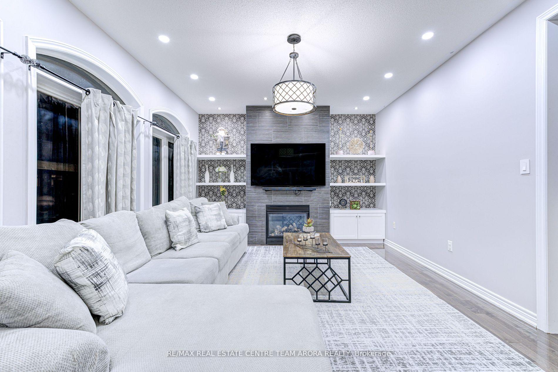 Photo 11 of 17 Junetown Circle, Brampton, Credit Valley — HOMEH