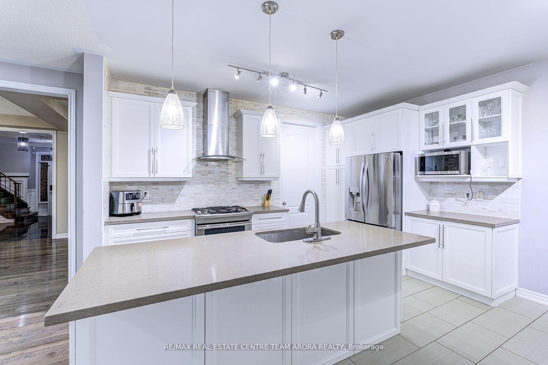 Photo 12 of 17 Junetown Circle, Brampton, Credit Valley — HOMEH