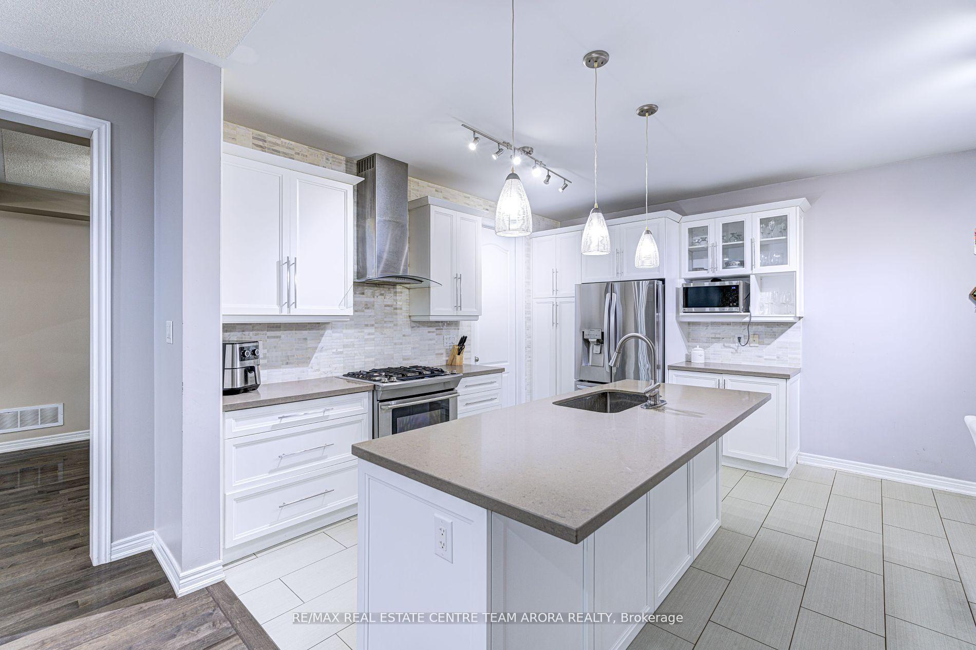 Photo 14 of 17 Junetown Circle, Brampton, Credit Valley — HOMEH