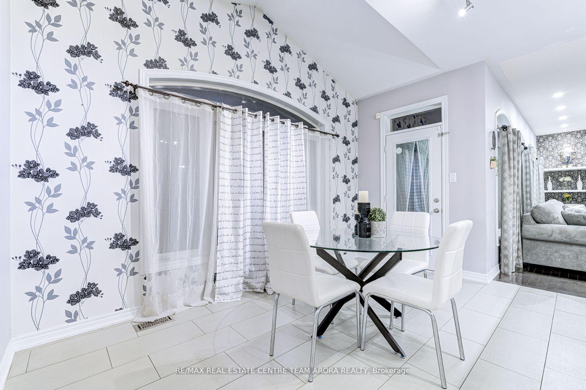 Photo 16 of 17 Junetown Circle, Brampton, Credit Valley — HOMEH