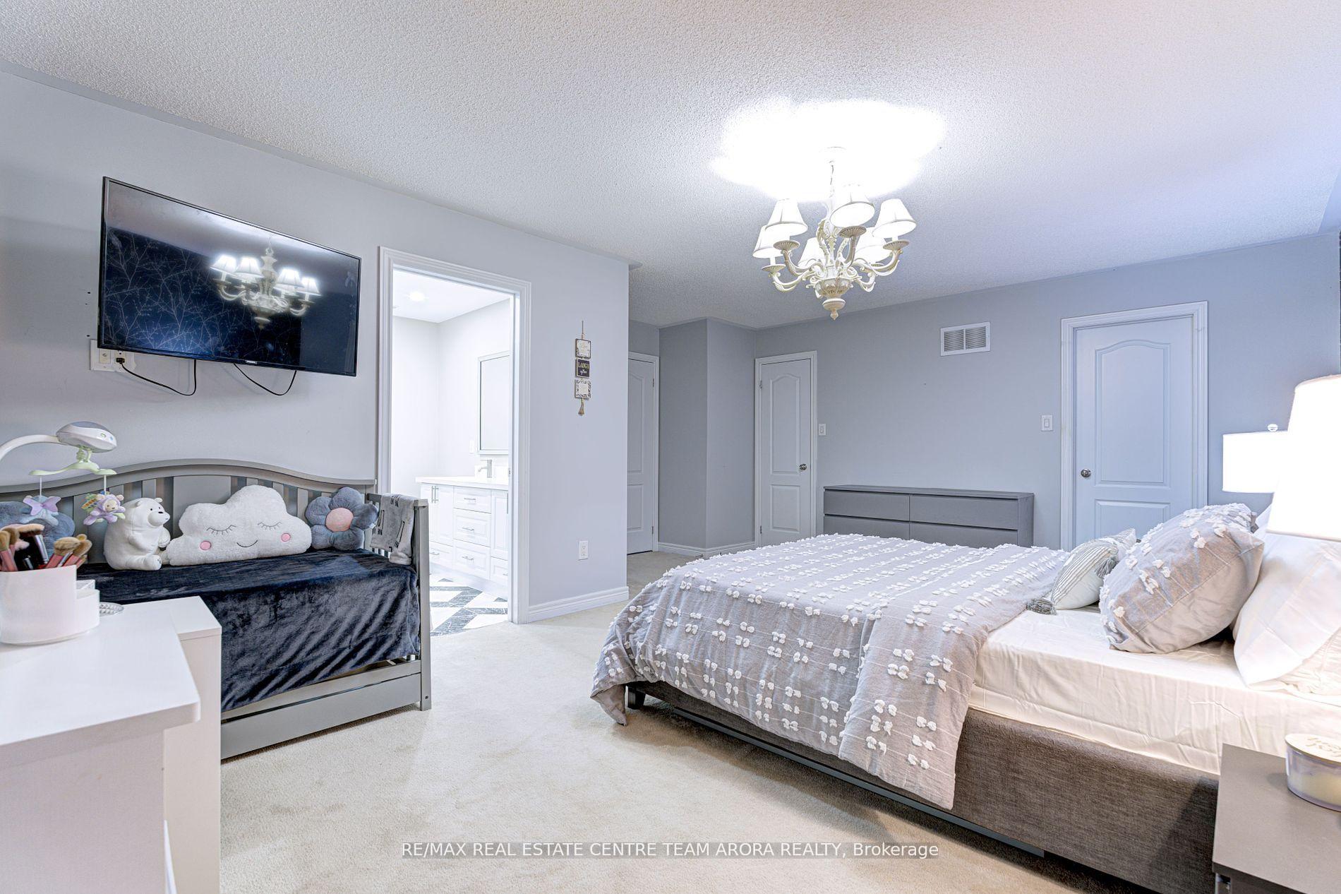 Photo 20 of 17 Junetown Circle, Brampton, Credit Valley — HOMEH
