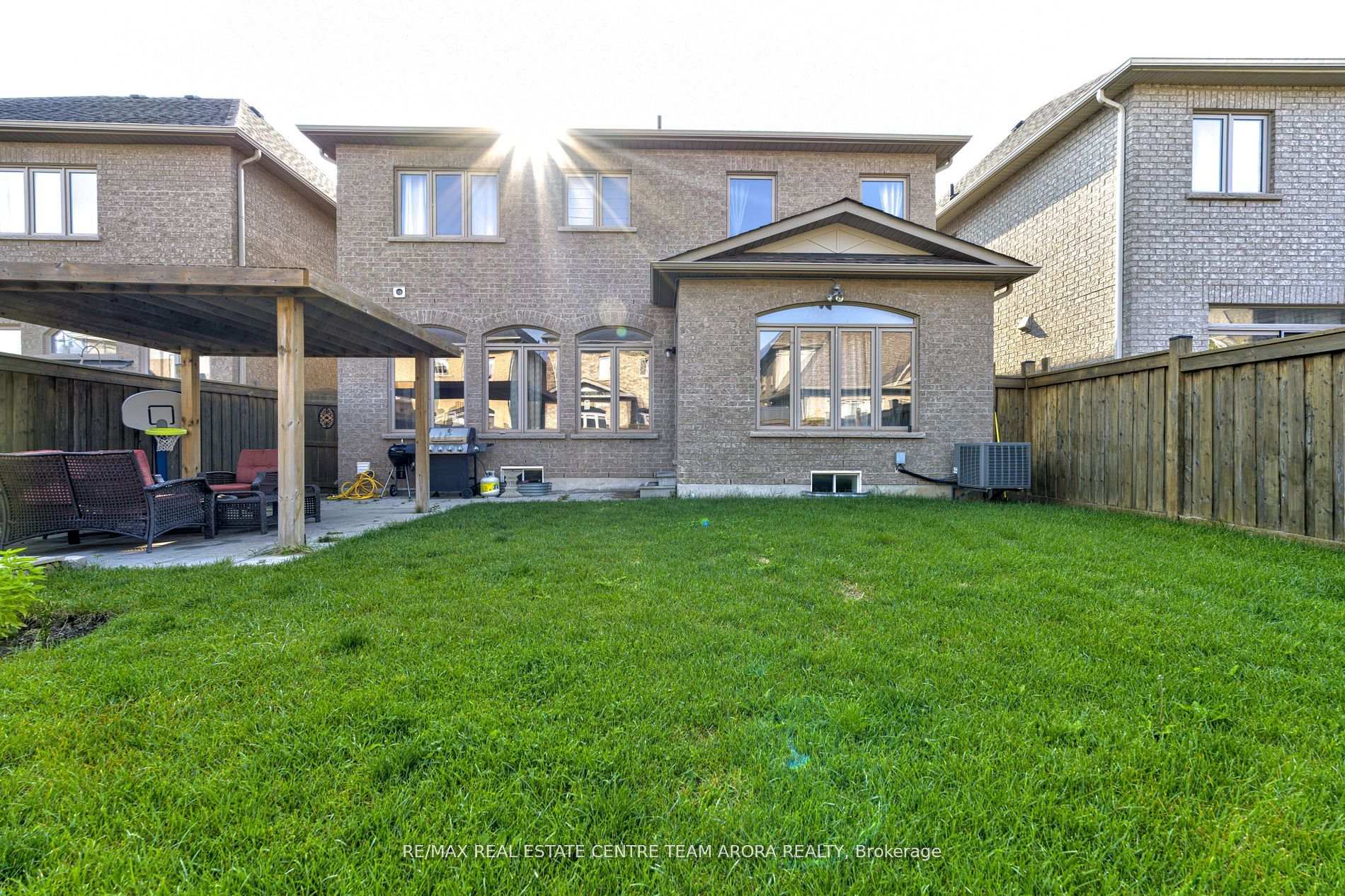 Photo 35 of 17 Junetown Circle, Brampton, Credit Valley — HOMEH