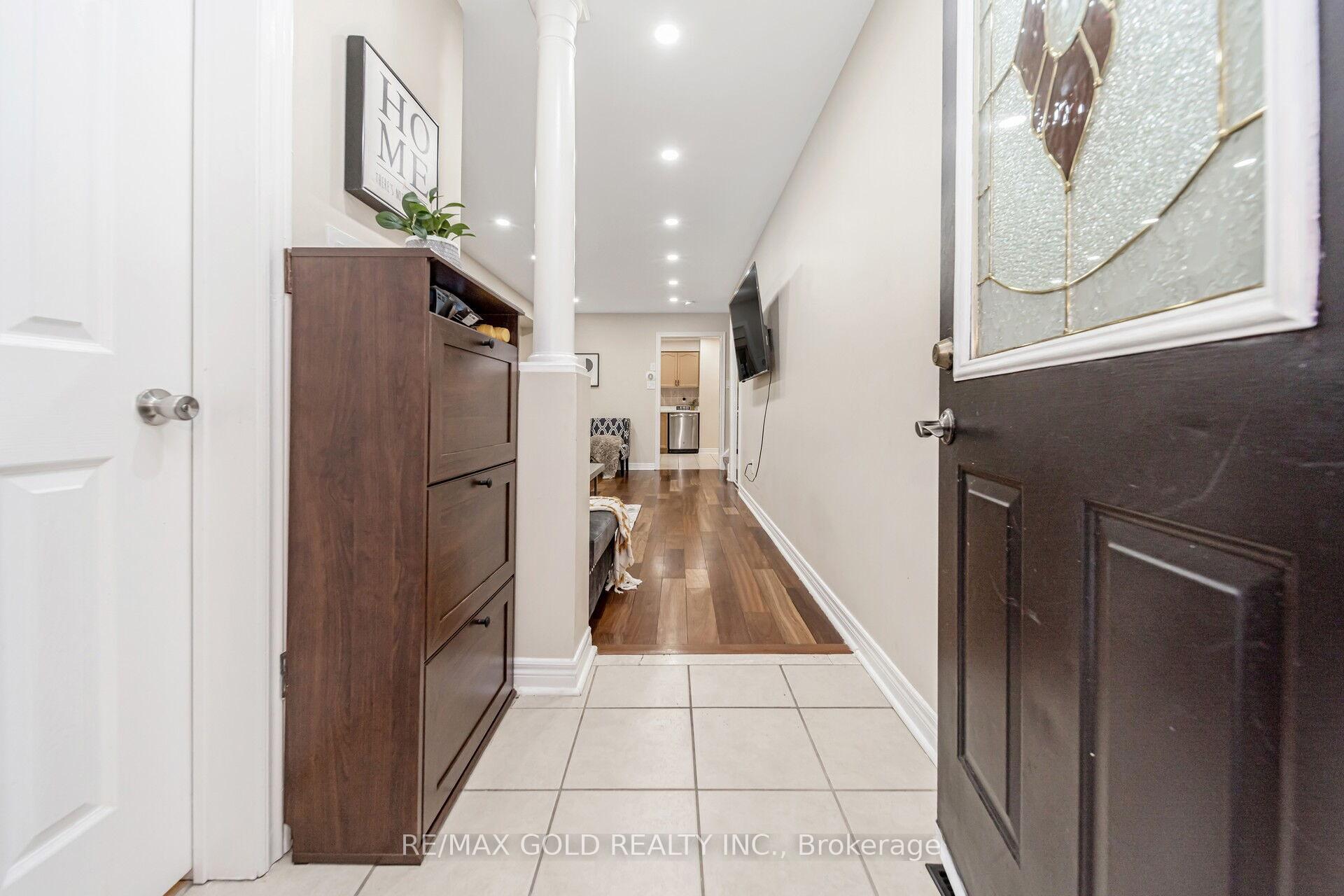 Photo 3 of 27 Ridgemore Crescent S, Brampton, Fletcher's Meadow — HOMEH