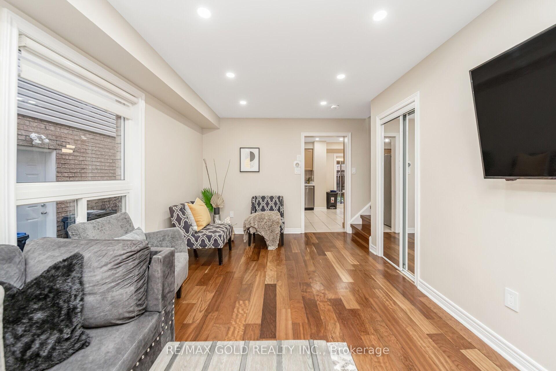 Photo 4 of 27 Ridgemore Crescent S, Brampton, Fletcher's Meadow — HOMEH