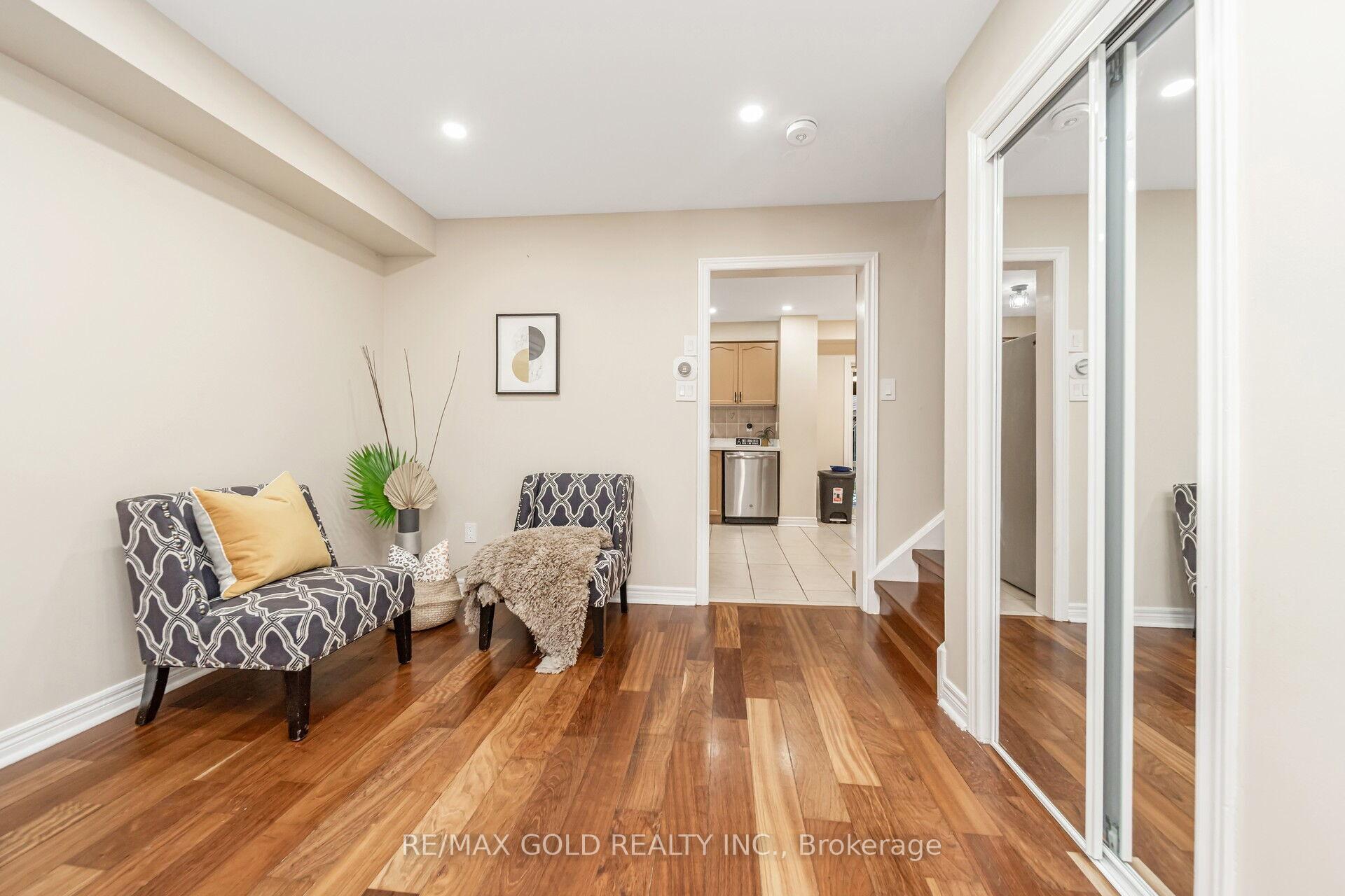 Photo 5 of 27 Ridgemore Crescent S, Brampton, Fletcher's Meadow — HOMEH