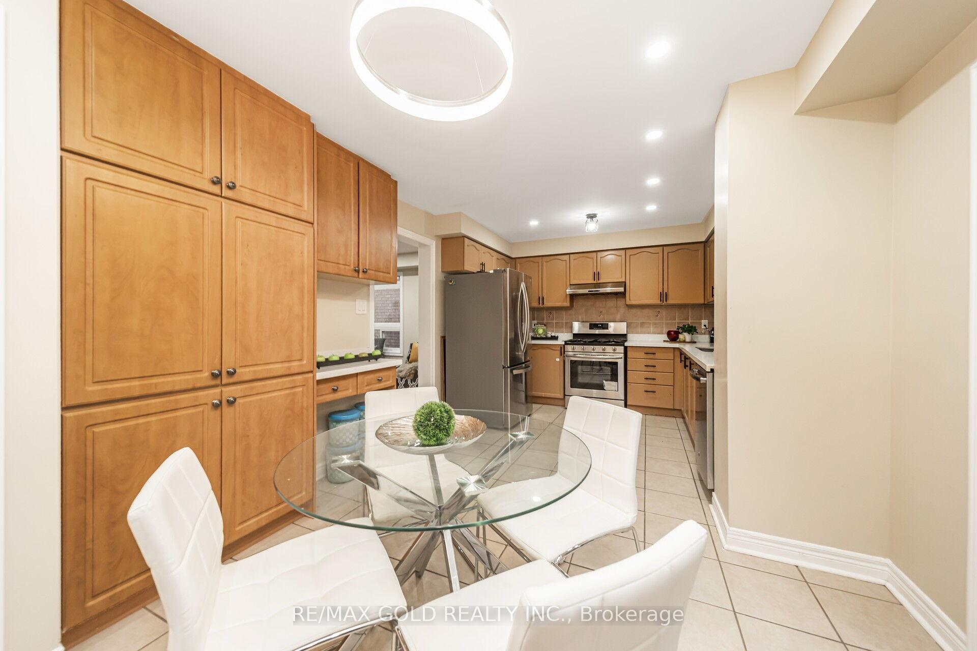 Photo 8 of 27 Ridgemore Crescent S, Brampton, Fletcher's Meadow — HOMEH