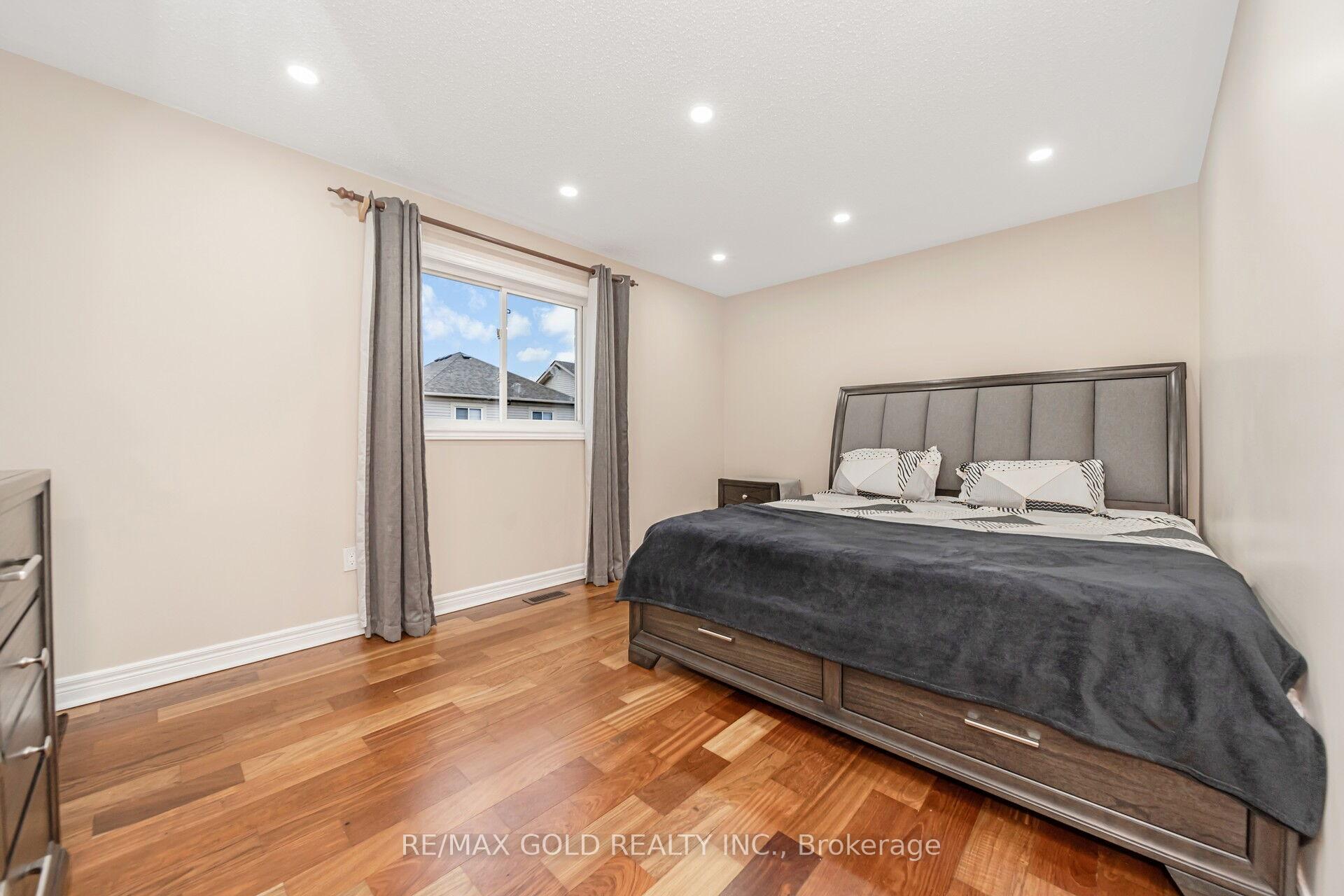 Photo 9 of 27 Ridgemore Crescent S, Brampton, Fletcher's Meadow — HOMEH