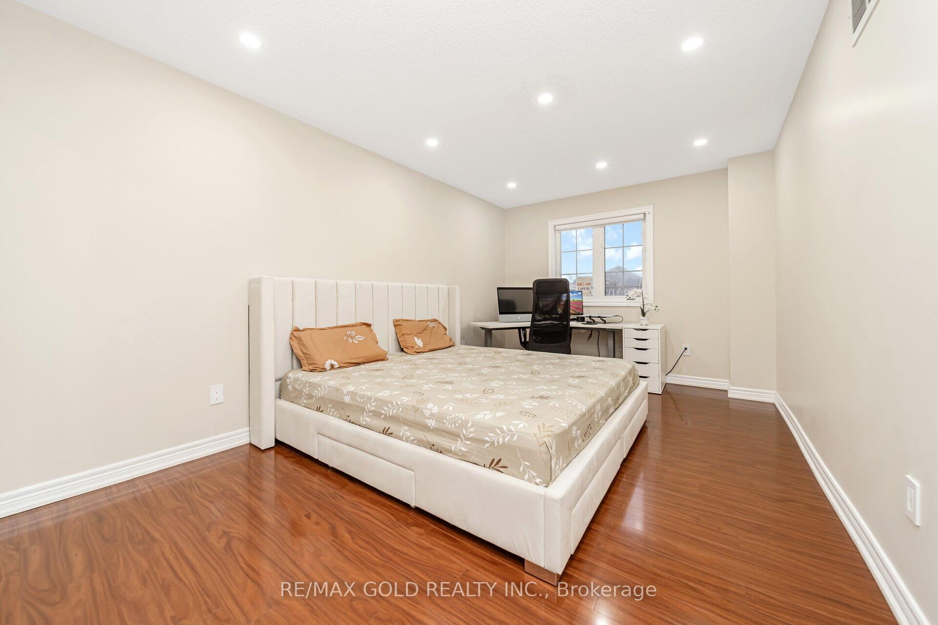 Photo 10 of 27 Ridgemore Crescent S, Brampton, Fletcher's Meadow — HOMEH