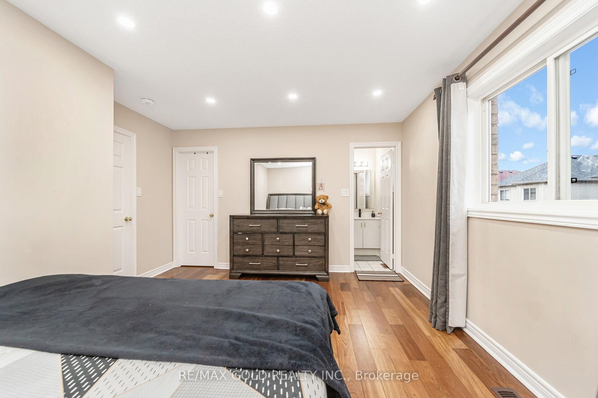 Photo 11 of 27 Ridgemore Crescent S, Brampton, Fletcher's Meadow — HOMEH