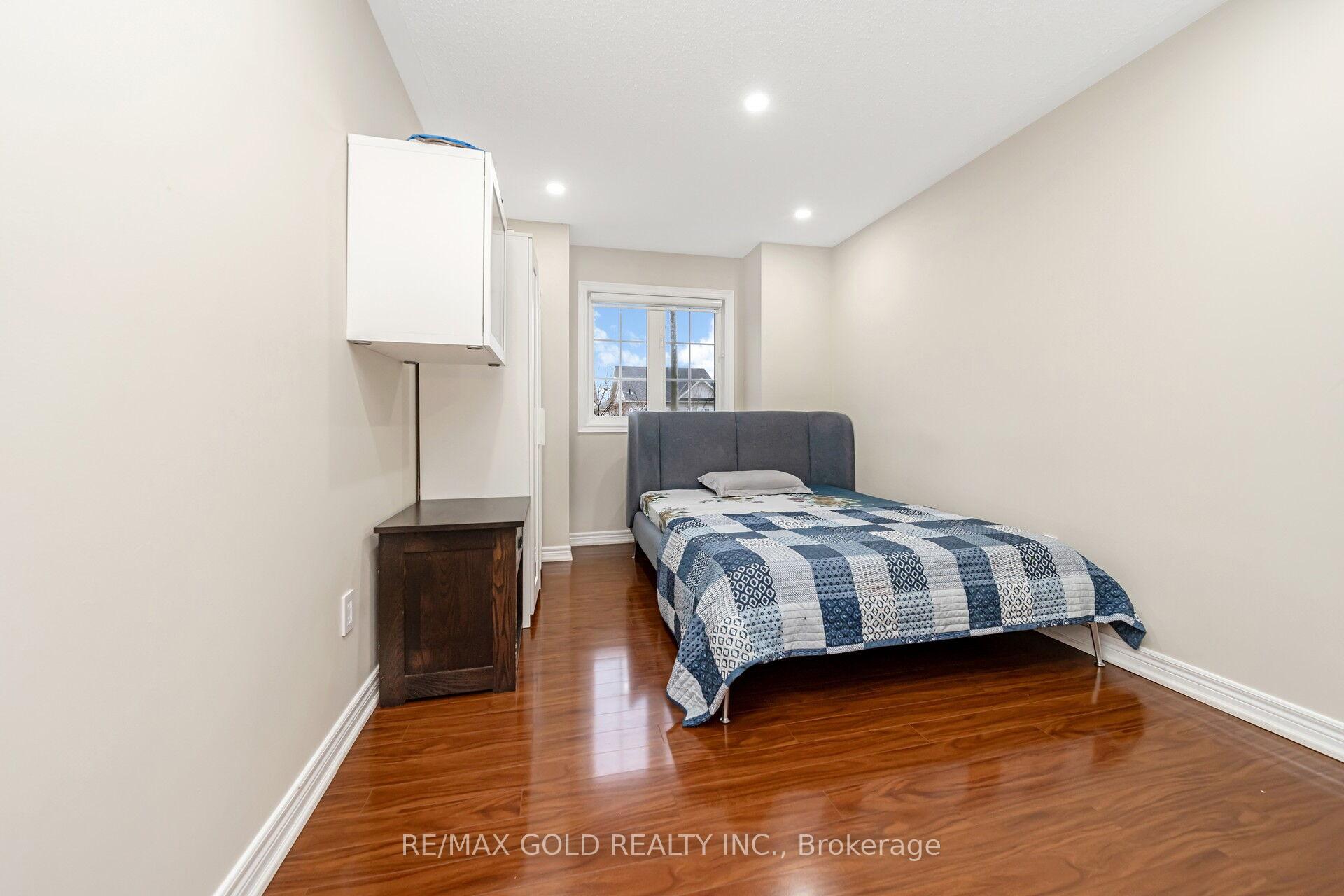 Photo 12 of 27 Ridgemore Crescent S, Brampton, Fletcher's Meadow — HOMEH