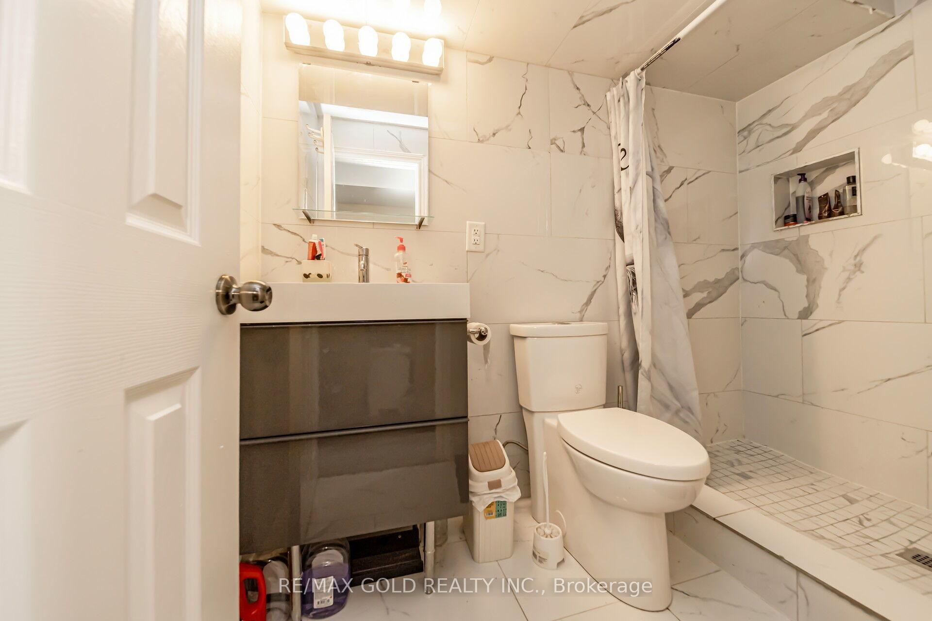 Photo 13 of 27 Ridgemore Crescent S, Brampton, Fletcher's Meadow — HOMEH