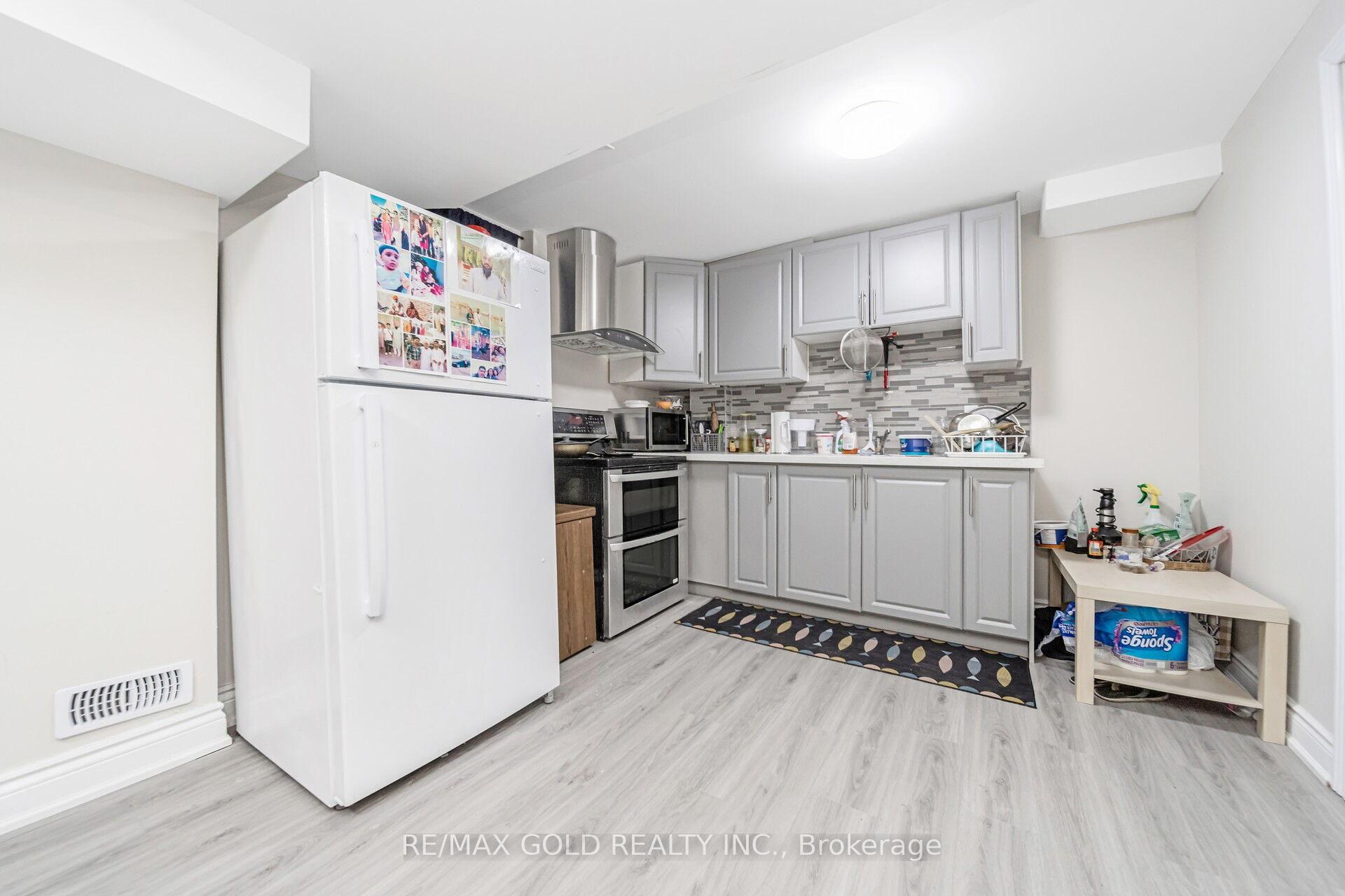 Photo 14 of 27 Ridgemore Crescent S, Brampton, Fletcher's Meadow — HOMEH