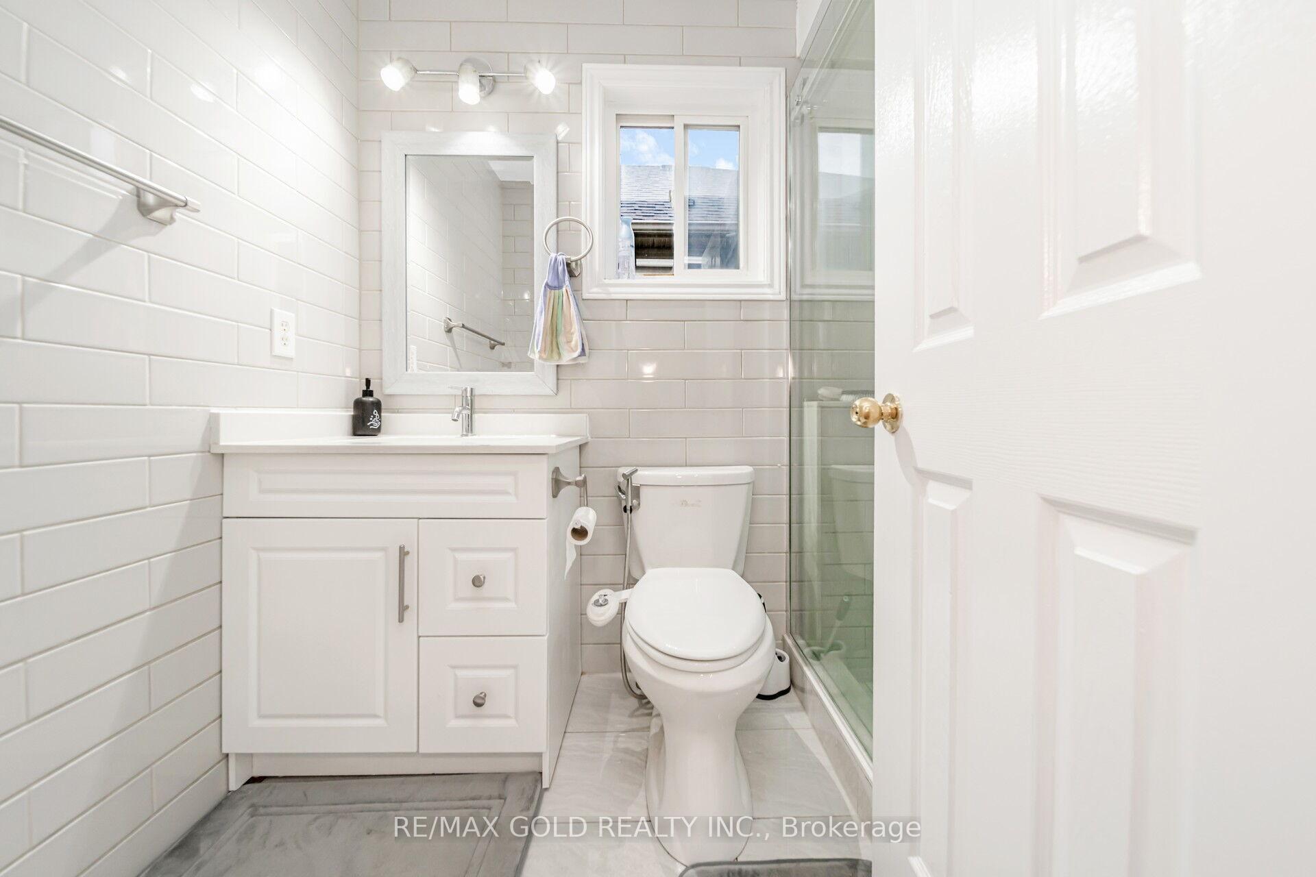 Photo 15 of 27 Ridgemore Crescent S, Brampton, Fletcher's Meadow — HOMEH