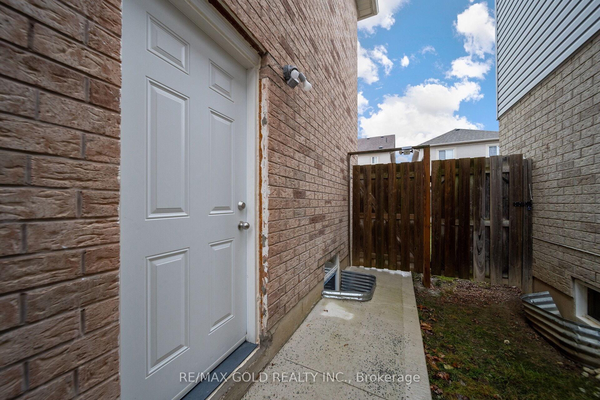Photo 19 of 27 Ridgemore Crescent S, Brampton, Fletcher's Meadow — HOMEH