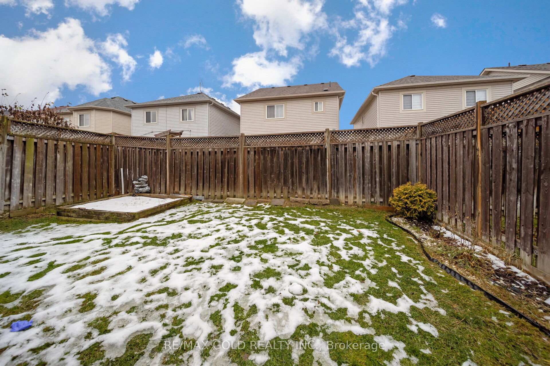Photo 22 of 27 Ridgemore Crescent S, Brampton, Fletcher's Meadow — HOMEH