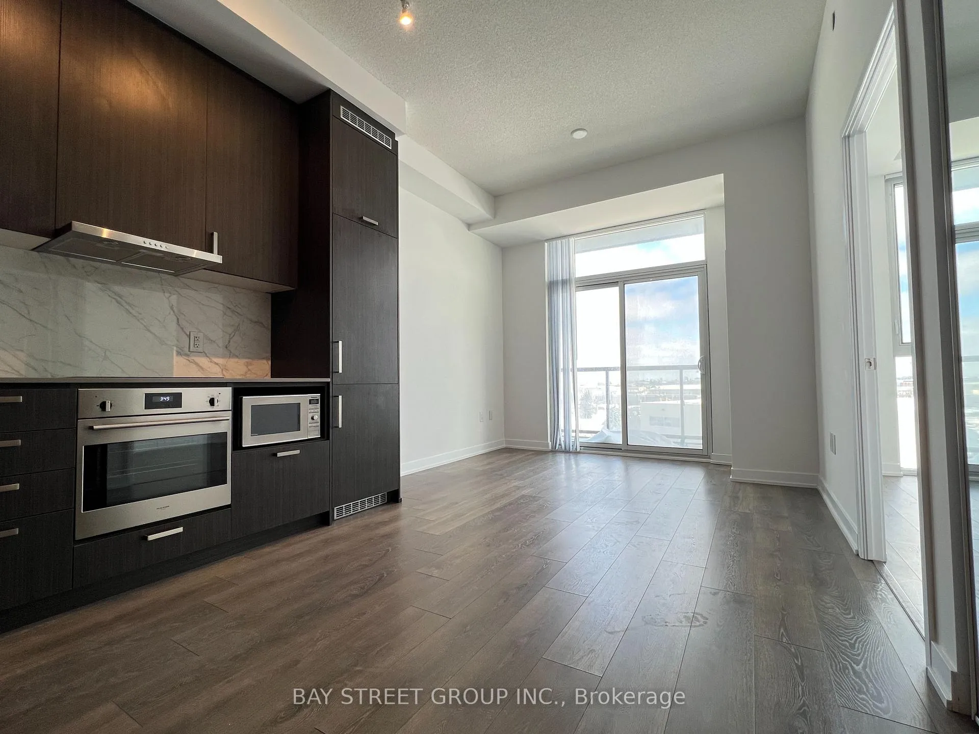 Photo 3 of Unit 511, 60 Honeycrisp Crescent, Vaughan, Vaughan Corporate Centre — HOMEH