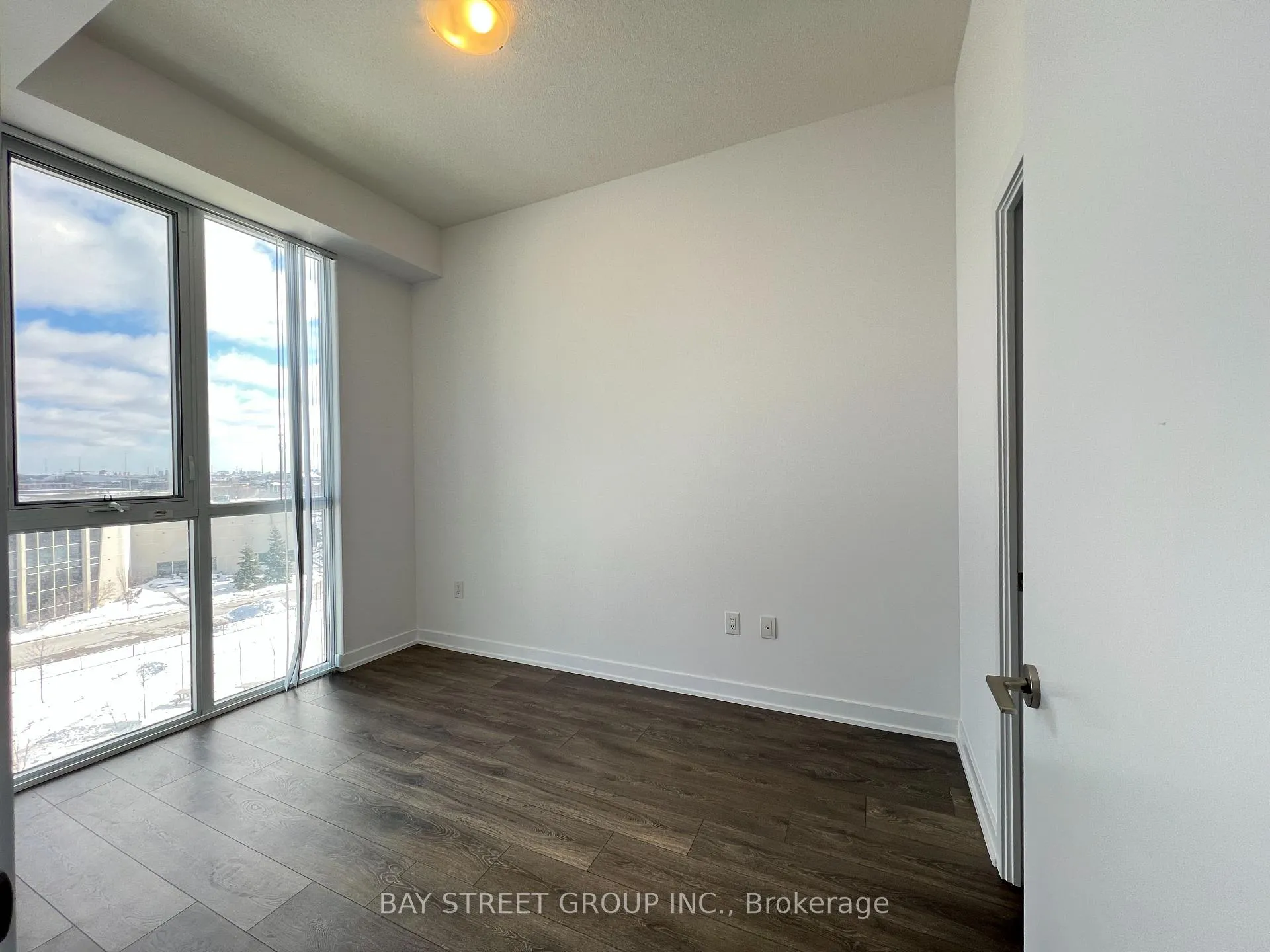 Photo 5 of Unit 511, 60 Honeycrisp Crescent, Vaughan, Vaughan Corporate Centre — HOMEH